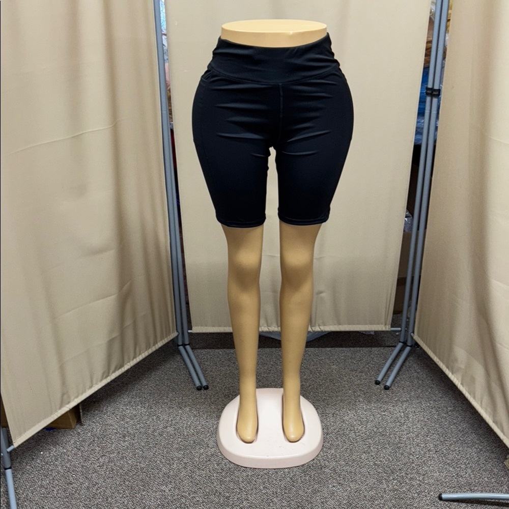 Streamlined Black Bike Shorts with Stretchy Fit